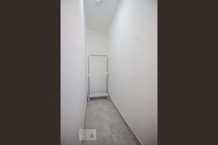 Casa para alugar com 41m², 1 quarto e sem vaga Casa para alugar com 41m², 1 quarto e sem vagaCorredor para armários