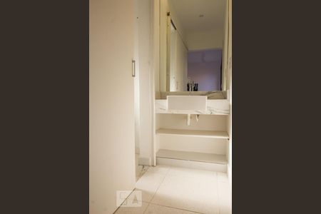 Apartamento para alugar com 40m², 1 quarto e 1 vaga Apartamento para alugar com 40m², 1 quarto e 1 vagaBanheiro detalhe