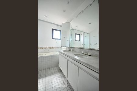 Apartamento à venda com 236m², 4 quartos e 4 vagasbanheiro suíte 3