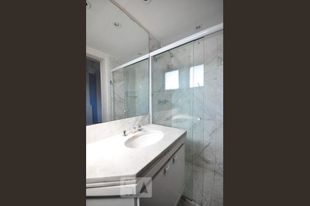 Apartamento à venda com 236m², 4 quartos e 4 vagasbanheiro suíte 2