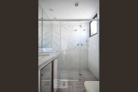 Apartamento à venda com 236m², 4 quartos e 4 vagasdetalhe do banheiro suíte 1