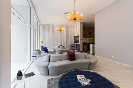 Studio para alugar com 28m², 1 quarto e 1 vaga Studio para alugar com 28m², 1 quarto e 1 vagaHall social