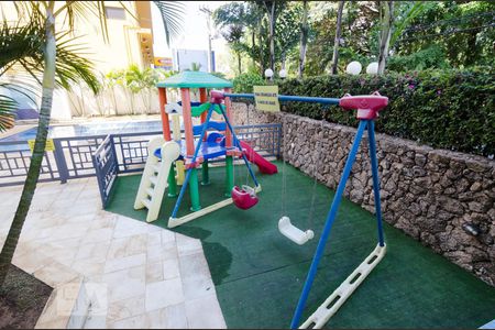 Apartamento à venda com 78m², 2 quartos e 1 vagaDependências do prédio - playground