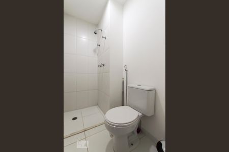 Banheiro de apartamento à venda com 1 quarto, 43m² em Empresarial 18 do Forte, Barueri
