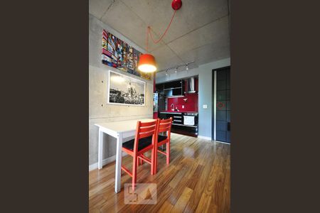 Apartamento para alugar com 70m², 1 quarto e 1 vagamesa de jantar