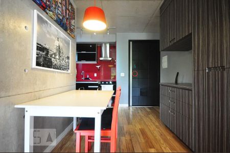 Apartamento para alugar com 70m², 1 quarto e 1 vagamesa de jantar