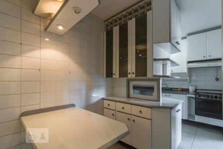 Apartamento à venda com 105m², 2 quartos e 2 vagasCozinha
