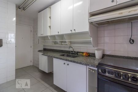 Apartamento à venda com 105m², 2 quartos e 2 vagasCozinha