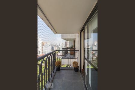 Apartamento à venda com 105m², 2 quartos e 2 vagasVaranda