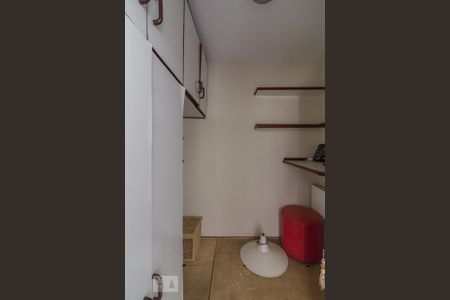 Apartamento à venda com 105m², 2 quartos e 2 vagasBanheiro de serviço