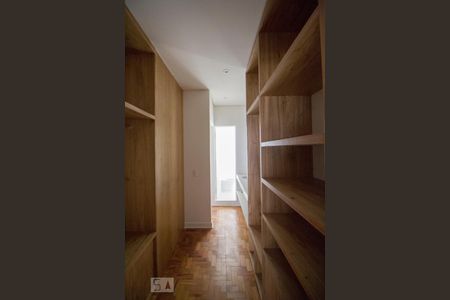 Closet de apartamento à venda com 2 quartos, 110m² em Cerqueira César, São Paulo