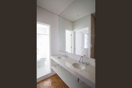 Banheiro de apartamento à venda com 2 quartos, 110m² em Cerqueira César, São Paulo