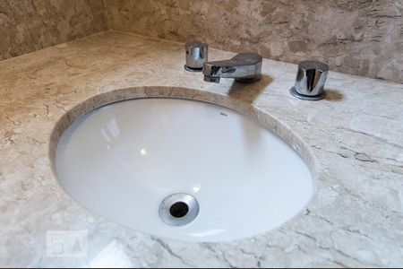 Banheiro de apartamento para alugar com 1 quarto, 52m² em Vila Suzana, São Paulo