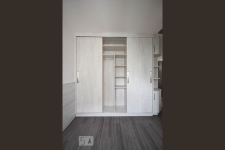 Apartamento à venda com 74m², 3 quartos e 2 vagasArmário da suíte