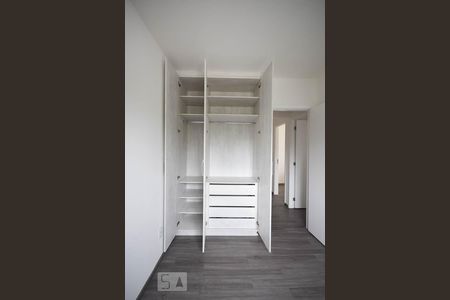 Apartamento à venda com 74m², 3 quartos e 2 vagasArmário do quarto 2