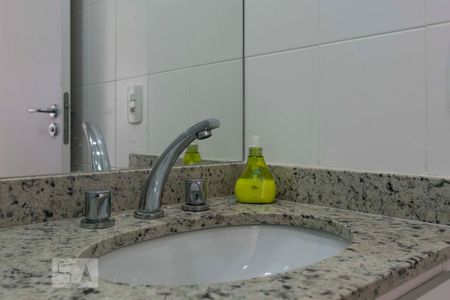 Banheiro social (Torneira) de apartamento à venda com 2 quartos, 60m² em Vila Gumercindo, São Paulo