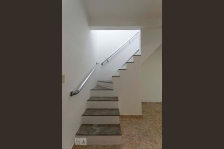 1o. Andar - Sala (Escadas) de casa para alugar com 2 quartos, 80m² em Mirandópolis, São Paulo
