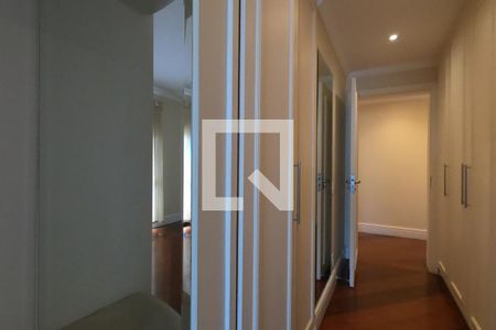 Apartamento à venda com 213m², 3 quartos e 3 vagas Apartamento à venda com 213m², 3 quartos e 3 vagasSuíte 2