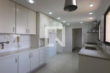 Apartamento à venda com 213m², 3 quartos e 3 vagas Apartamento à venda com 213m², 3 quartos e 3 vagasCozinha