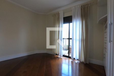 Apartamento à venda com 213m², 3 quartos e 3 vagas Apartamento à venda com 213m², 3 quartos e 3 vagasSuíte 2