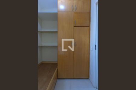 Apartamento à venda com 213m², 3 quartos e 3 vagas Apartamento à venda com 213m², 3 quartos e 3 vagasÁrea de Serviço