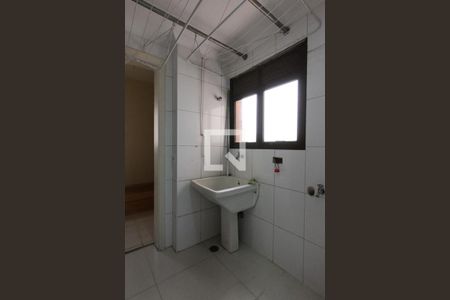 Apartamento à venda com 213m², 3 quartos e 3 vagas Apartamento à venda com 213m², 3 quartos e 3 vagasÁrea de Serviço