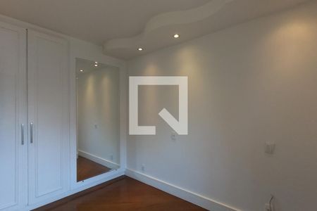 Apartamento à venda com 213m², 3 quartos e 3 vagas Apartamento à venda com 213m², 3 quartos e 3 vagasQuarto