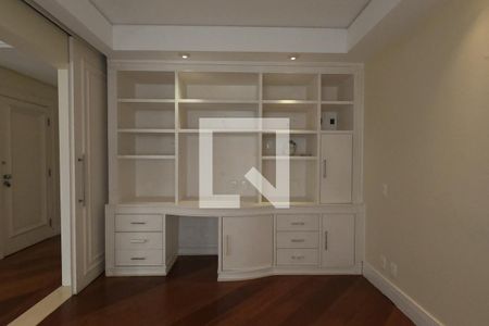 Apartamento à venda com 213m², 3 quartos e 3 vagas Apartamento à venda com 213m², 3 quartos e 3 vagasLavabo