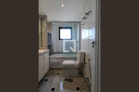 Apartamento à venda com 213m², 3 quartos e 3 vagas Apartamento à venda com 213m², 3 quartos e 3 vagasBanheiro Suíte 2