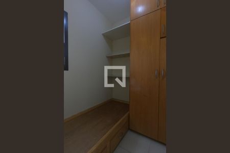 Apartamento à venda com 213m², 3 quartos e 3 vagas Apartamento à venda com 213m², 3 quartos e 3 vagasÁrea de Serviço