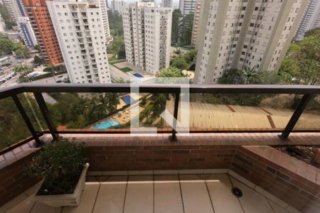 Apartamento à venda com 213m², 3 quartos e 3 vagas Apartamento à venda com 213m², 3 quartos e 3 vagasVaranda da Suíte 2