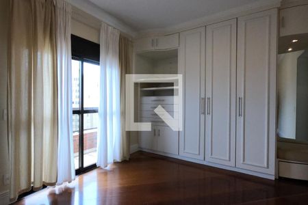 Apartamento à venda com 213m², 3 quartos e 3 vagas Apartamento à venda com 213m², 3 quartos e 3 vagasSuíte 2