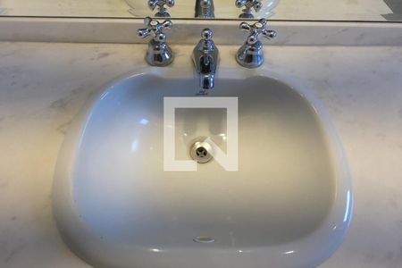 Apartamento à venda com 213m², 3 quartos e 3 vagas Apartamento à venda com 213m², 3 quartos e 3 vagasBanheiro