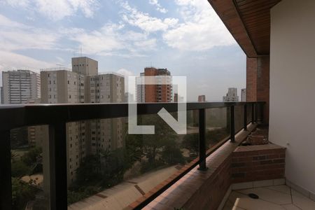 Apartamento à venda com 213m², 3 quartos e 3 vagas Apartamento à venda com 213m², 3 quartos e 3 vagasVaranda da Suíte 2