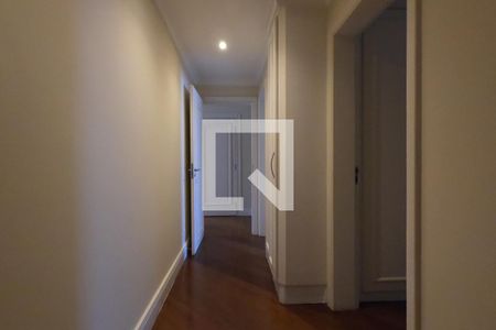 Apartamento à venda com 213m², 3 quartos e 3 vagas Apartamento à venda com 213m², 3 quartos e 3 vagasCorredor