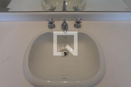 Apartamento à venda com 213m², 3 quartos e 3 vagas Apartamento à venda com 213m², 3 quartos e 3 vagasBanheiro da Suíte