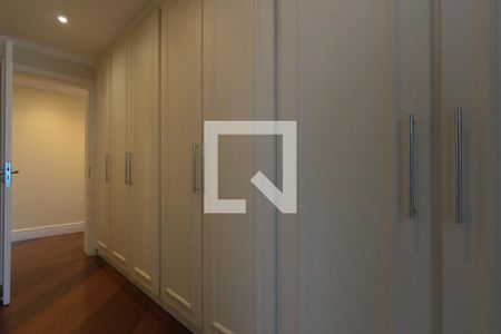 Apartamento à venda com 213m², 3 quartos e 3 vagas Apartamento à venda com 213m², 3 quartos e 3 vagasSuíte 2