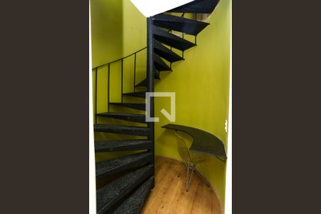Escada de apartamento para alugar com 1 quarto, 58m² em Vila Andrade, São Paulo