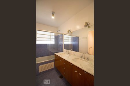 Banheiro de apartamento para alugar com 3 quartos, 175m² em Jardim Paulista, São Paulo