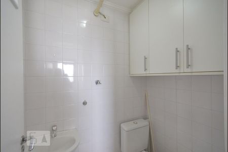Apartamento à venda com 81m², 2 quartos e 2 vagas Apartamento à venda com 81m², 2 quartos e 2 vagasBanheiro de Serviço
