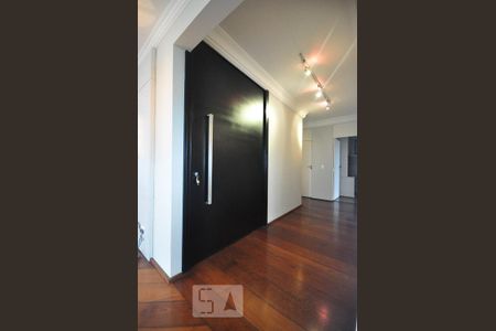 hall de entrada de apartamento à venda com 3 quartos, 180m² em Vila Suzana, São Paulo
