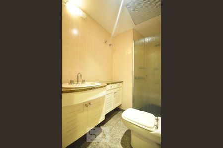 Apartamento à venda com 180m², 4 quartos e 3 vagasbanheiro suíte 3