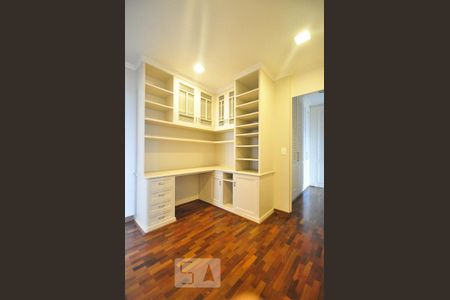 corredor de apartamento à venda com 3 quartos, 180m² em Vila Suzana, São Paulo