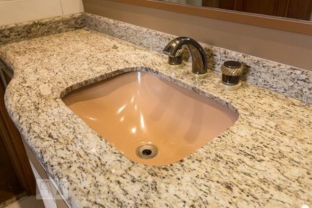 Apartamento para alugar com 250m², 4 quartos e 4 vagasBanheiro da suíte 3