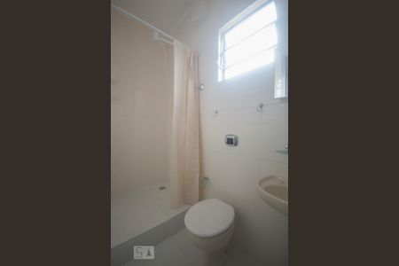 Banheiro de kitnet/studio para alugar com 1 quarto, 25m² em Santo Amaro, São Paulo
