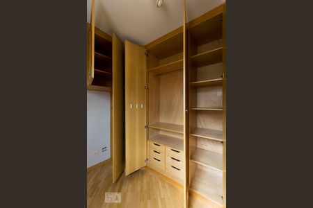 Apartamento à venda com 110m², 2 quartos e 2 vagasQuarto 1 (Armários)