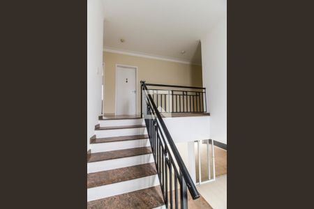 Casa de condomínio à venda com 400m², 4 quartos e 3 vagasEscada