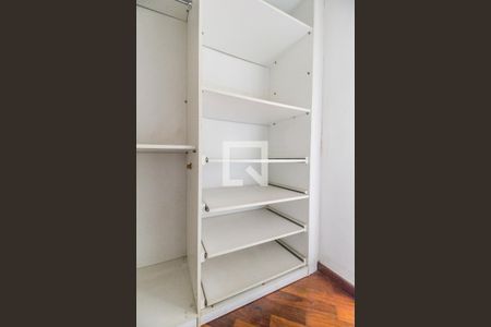 Casa de condomínio à venda com 400m², 4 quartos e 3 vagasCloset da suíte 2