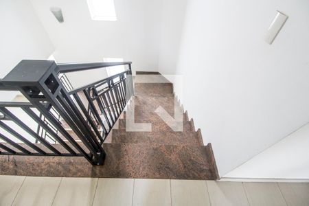 Casa de condomínio à venda com 400m², 4 quartos e 3 vagasEscada