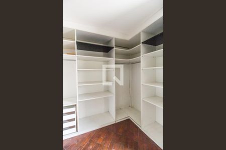 Casa de condomínio à venda com 400m², 4 quartos e 3 vagasCloset da suíte 1